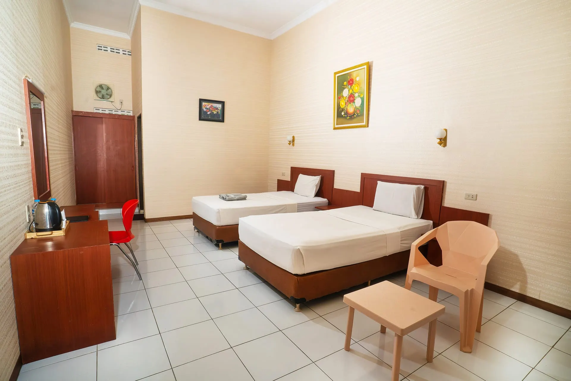 Standard Room with two single beds