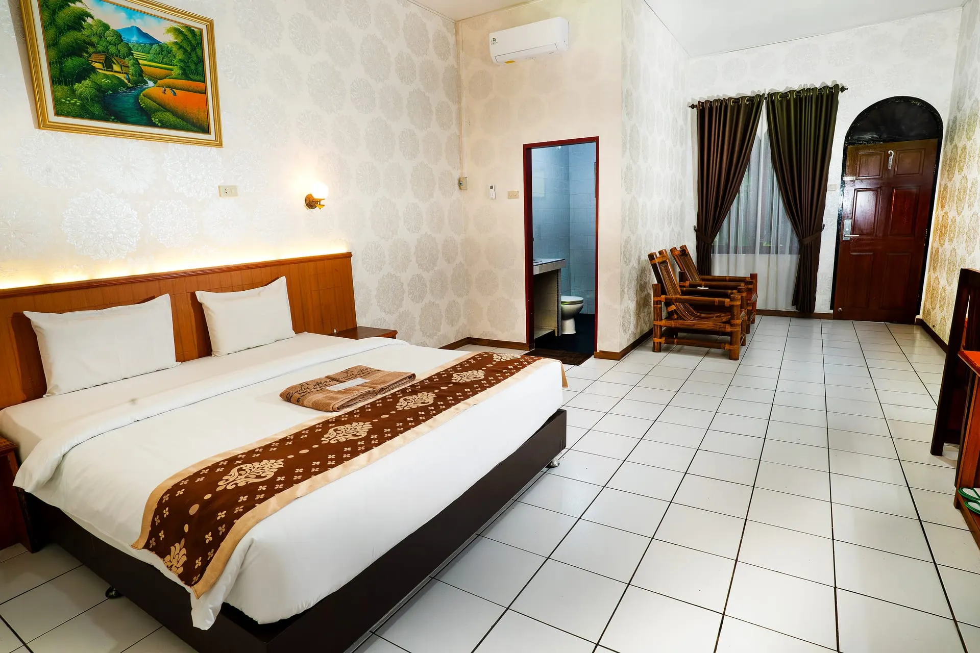 Superior Room bed and seating area