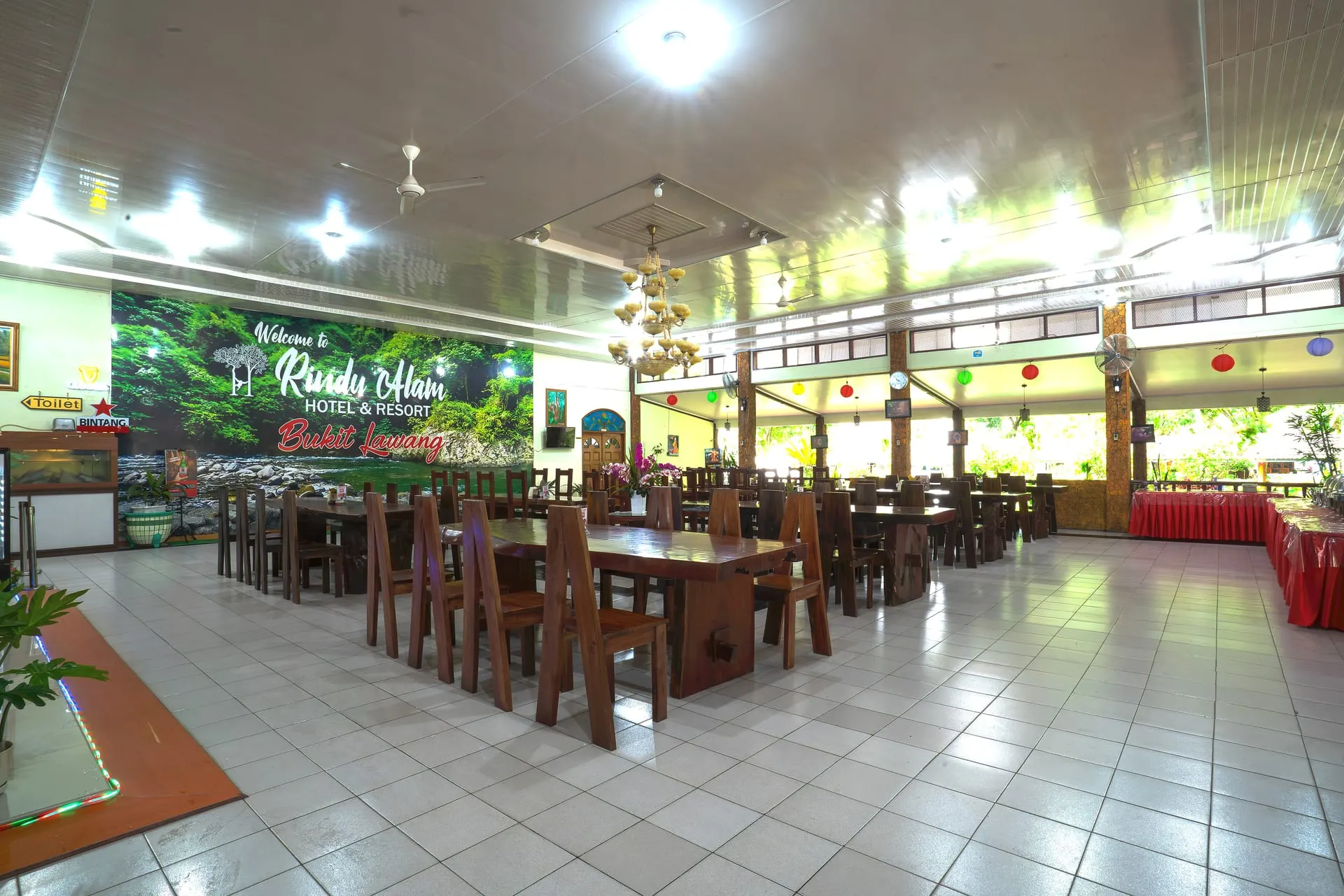 Restaurant dining hall